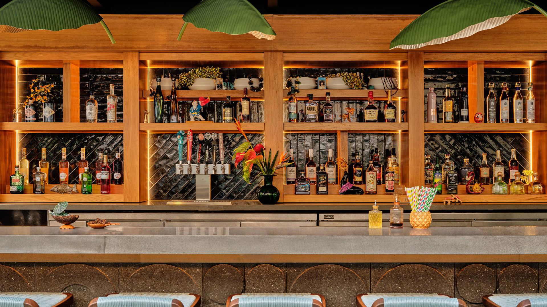 Romer House Waikiki - Backyard Bar