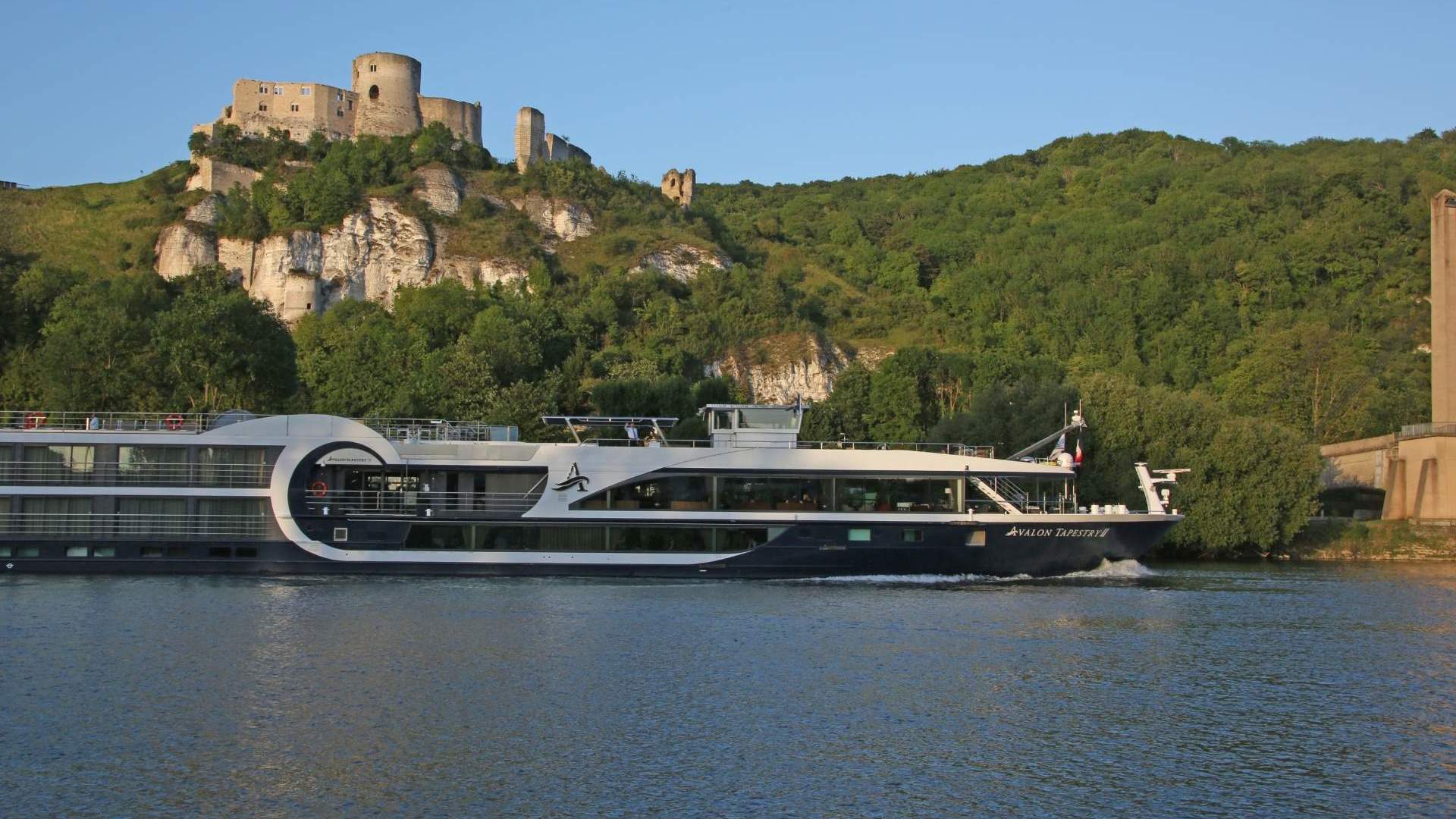 Avalon Suite Ship cruising Seine