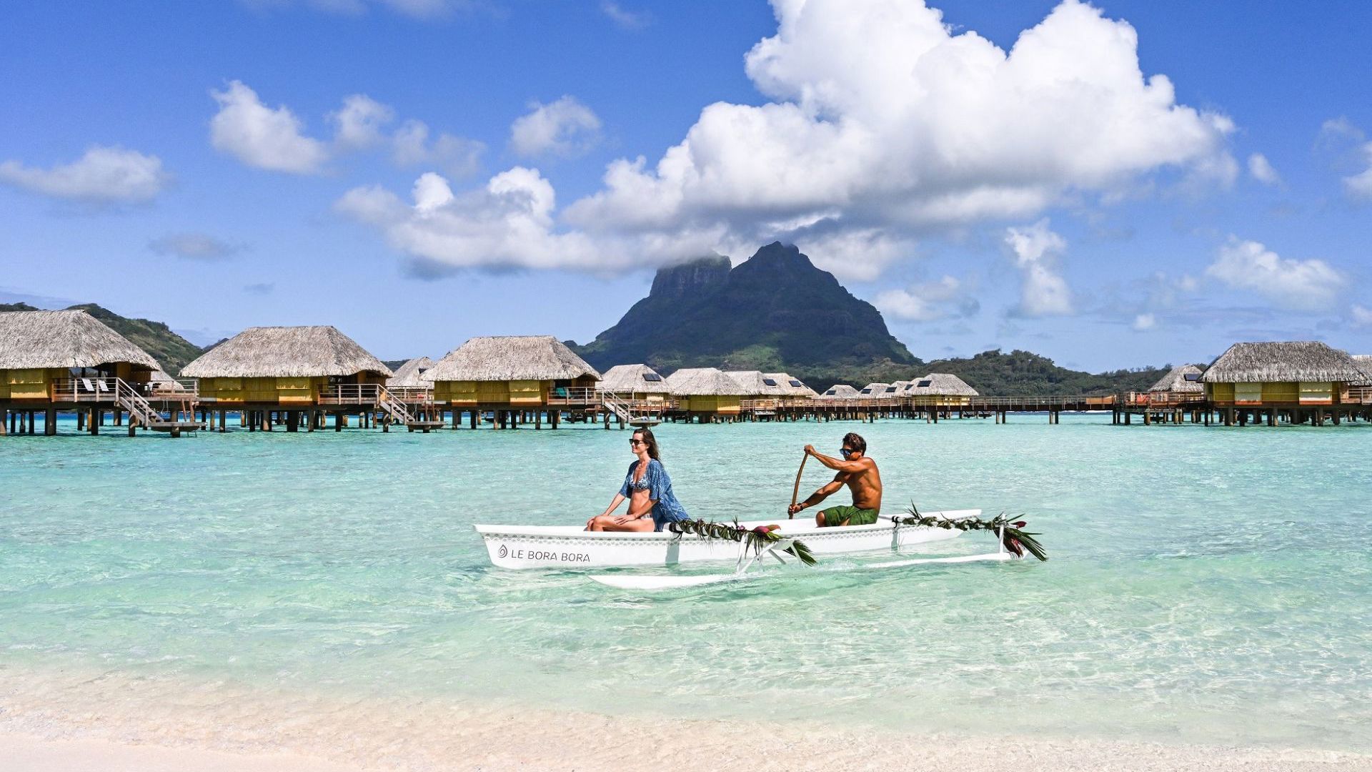 Canoeing in Le Bora Bora Outrigger