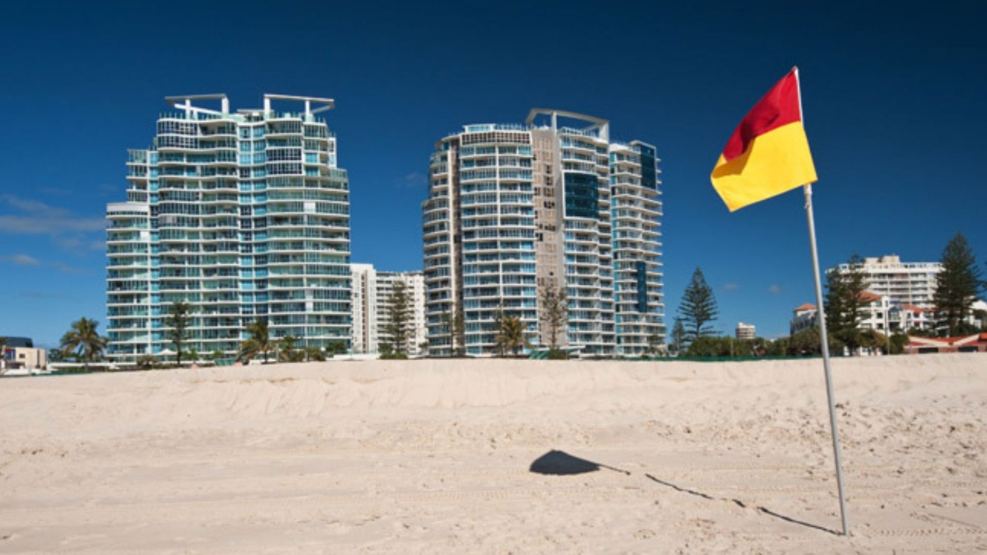 Reflections Coolangatta Beach - exterior