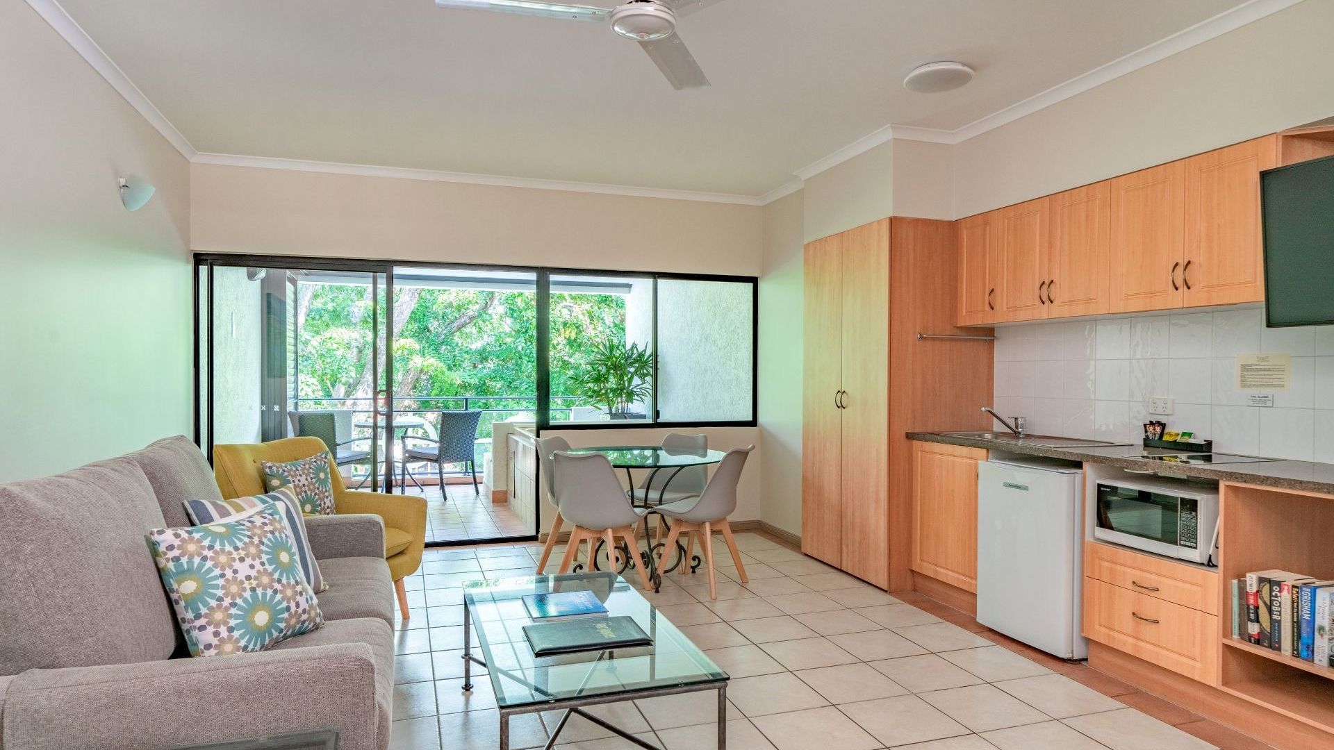  Regal Port Douglas 1 Bedroom Outdoor Jacuzzi Lounge To Balcony