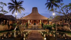 Maya Ubud Resort & Spa - Lobby entrance