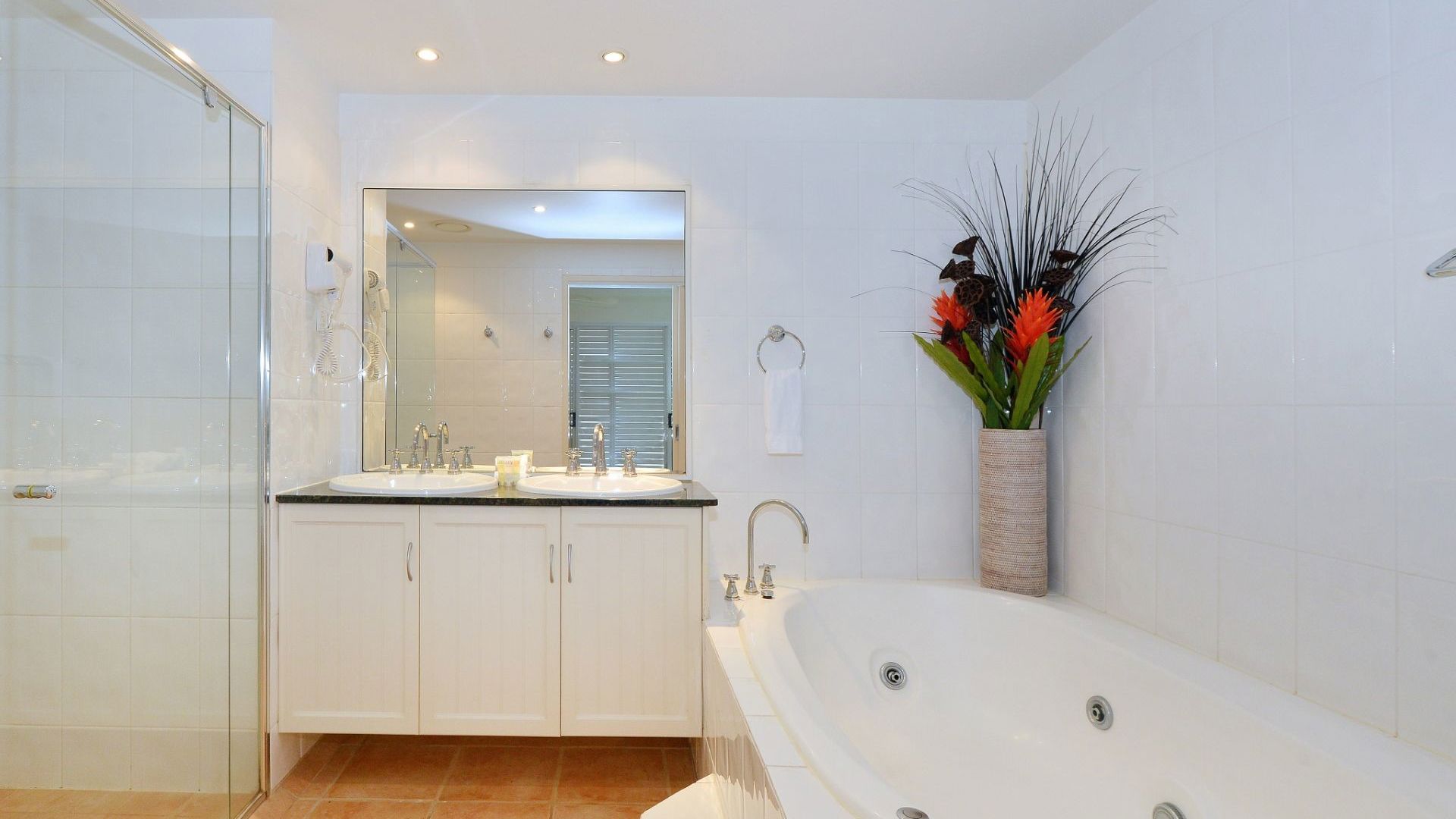 Cayman Villas Port Douglas Bathroom
