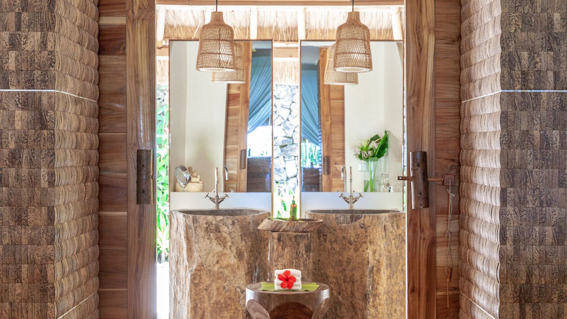 NIHI Sumba - Lantoro Bathroom