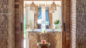 NIHI Sumba - Lantoro Bathroom