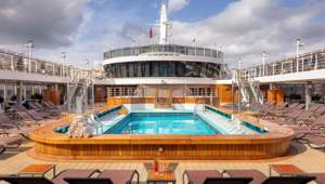 Queen Victoria Pooldeck