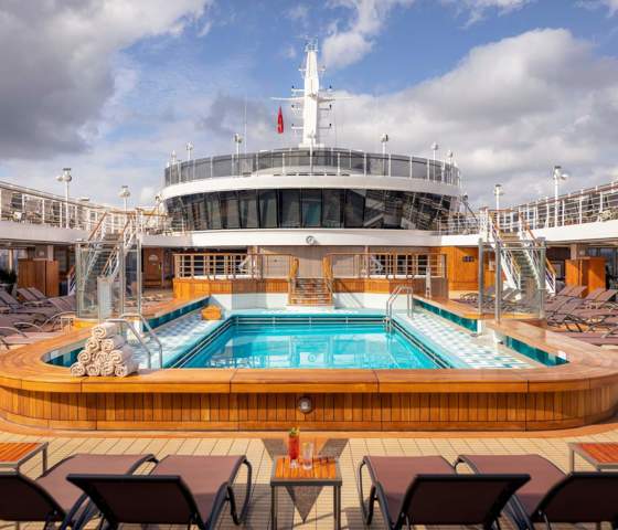 Quen Victoria Pooldeck