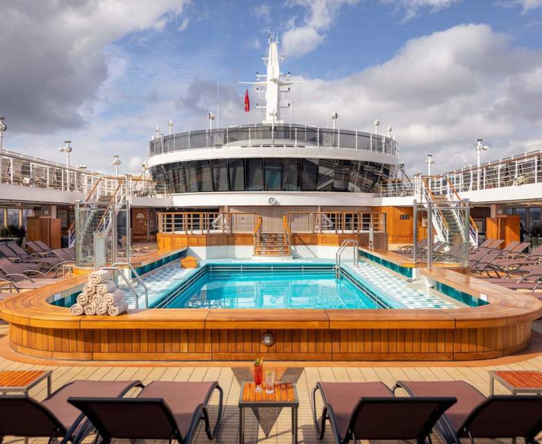 Quen Victoria Pooldeck