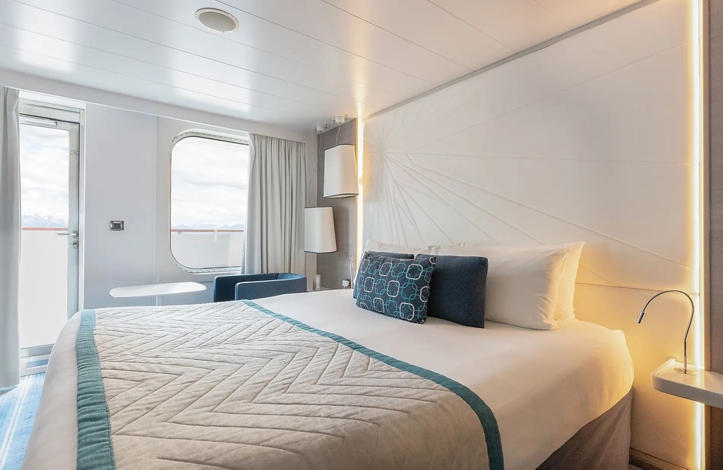 Le Lyrial Deluxe Balcony Stateroom