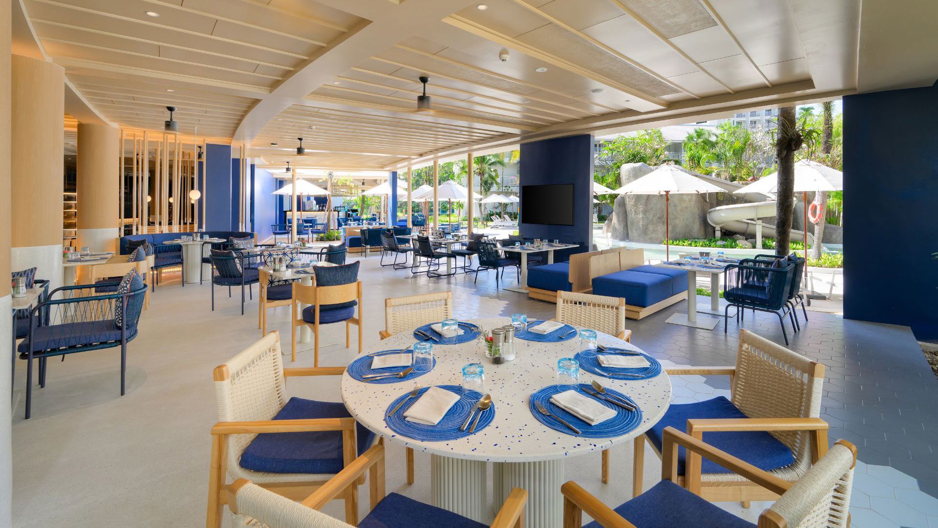 Centara Karon Resort - Escape Pool Club