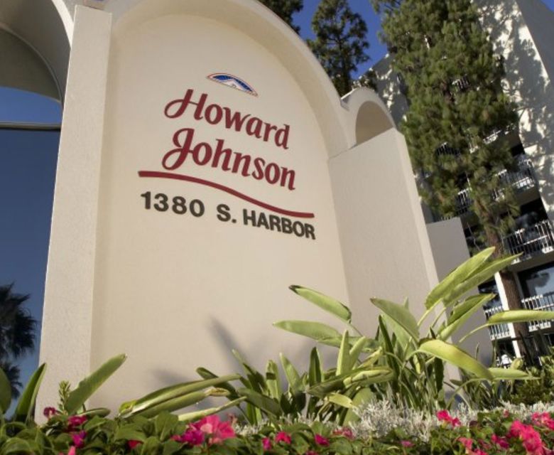Howard Johnson Hotel & Water Playground - Exterior