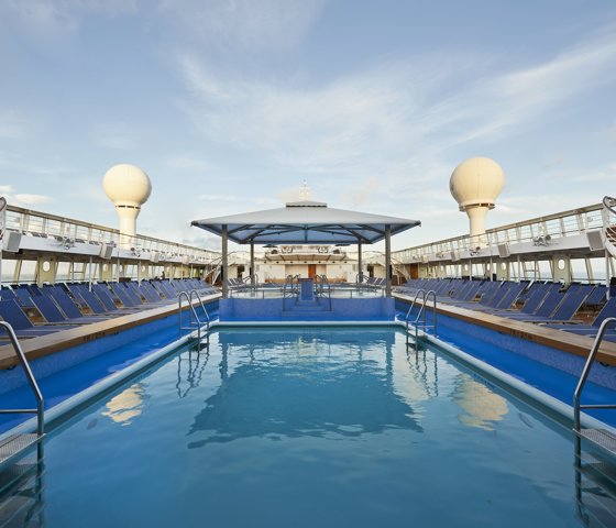 Norwegian Sun Pool Deck