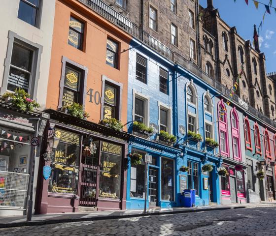 Victoria Street Edinburgh © Visitscotland & Kenny Lam