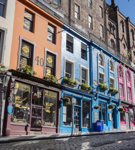 Victoria Street Edinburgh © Visitscotland & Kenny Lam