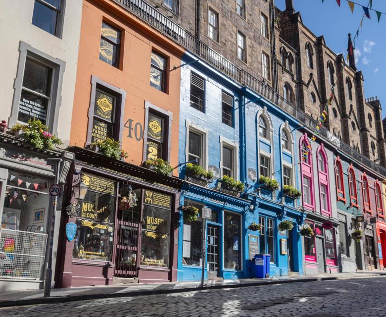 Victoria Street Edinburgh © VisitScotland & Kenny Lam
