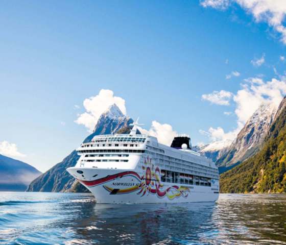Nowegian Cruise Line NCL Sun Aerial Milfordsound