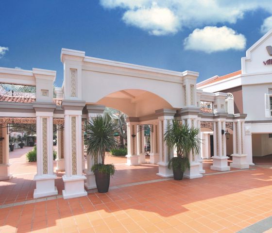 Facade - Village Hotel Albert Court