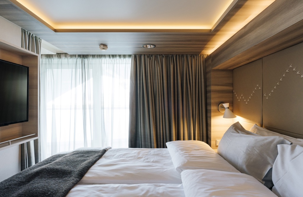 MS Fridtjof Nansen Expedition Suite Bedroom