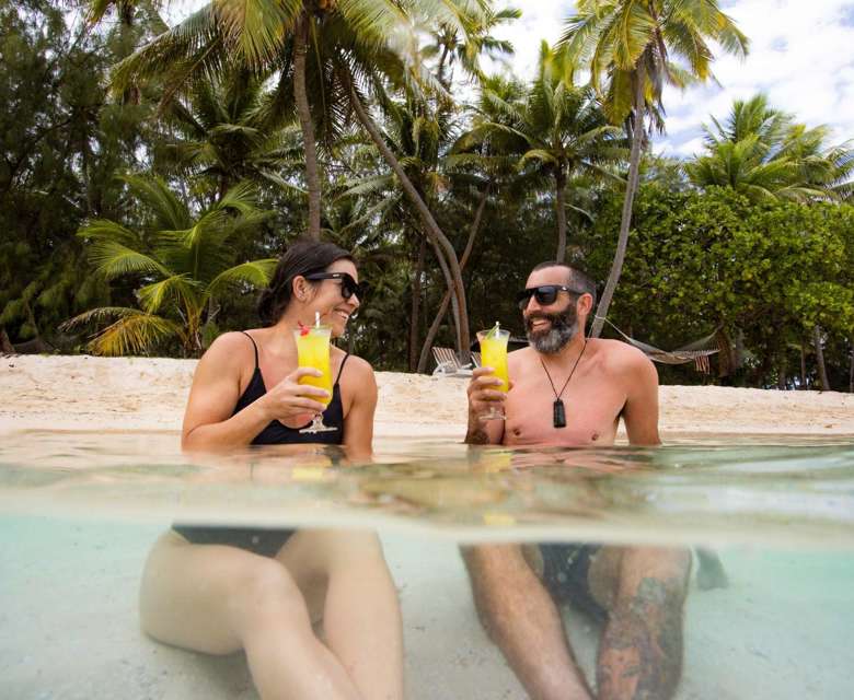 Tourists enjoying cocktails at the beach