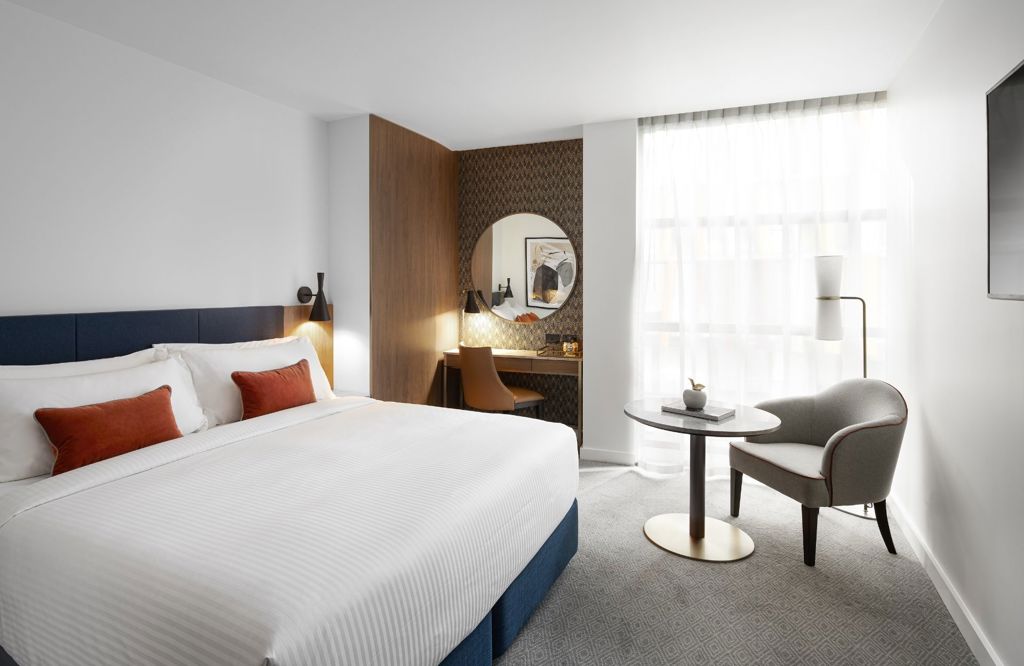 Crowne Plaza Sydney Standard King Room