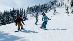 Sun Peaks Family Skiing - Image Credit Zuzy Rocka