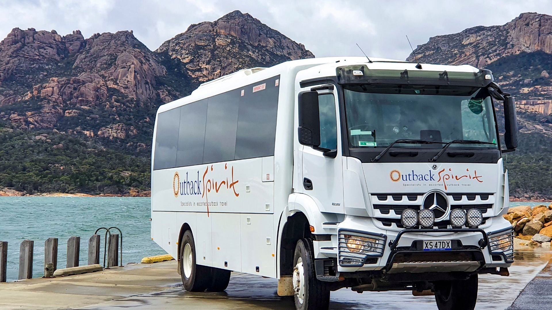 Outback Spirit Coach Tasmania Tour © Journey Beyond