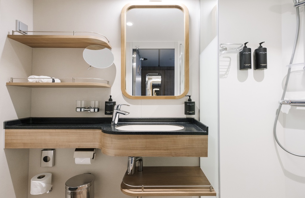MS Fridtjof Nansen Polar Outside Cabin Bathroom
