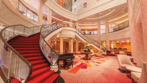 Queen Mary 2 Atrium