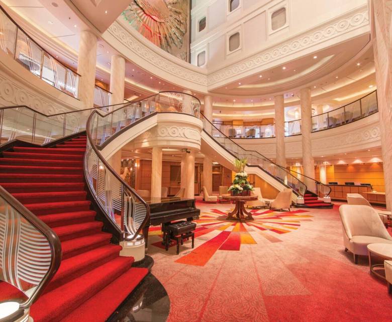 Queen Mary 2 Atrium