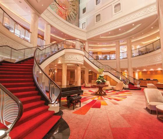 Queen Mary 2 Atrium