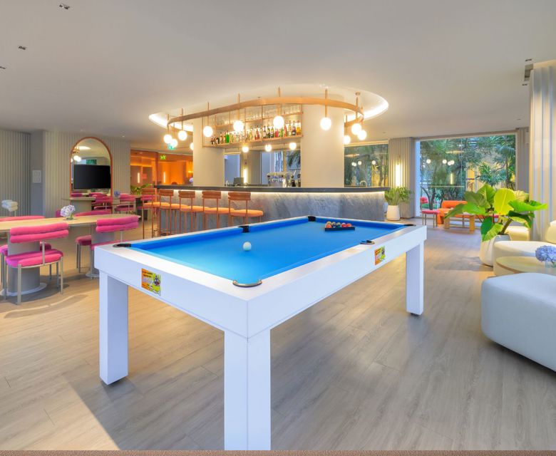 Centara Karon Resort - Pink Social