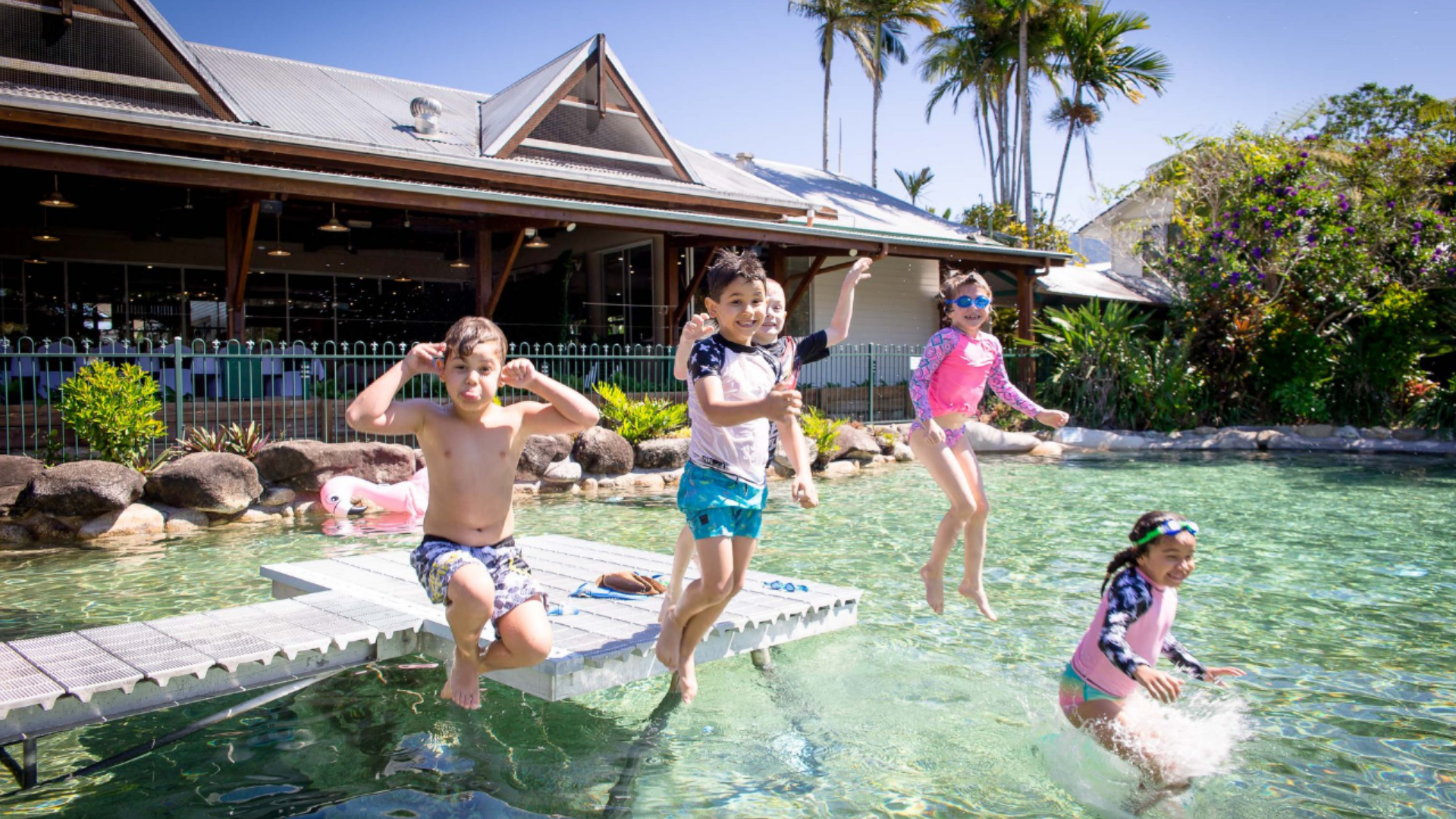 Cairns Colonial Club Resort - kids in pool