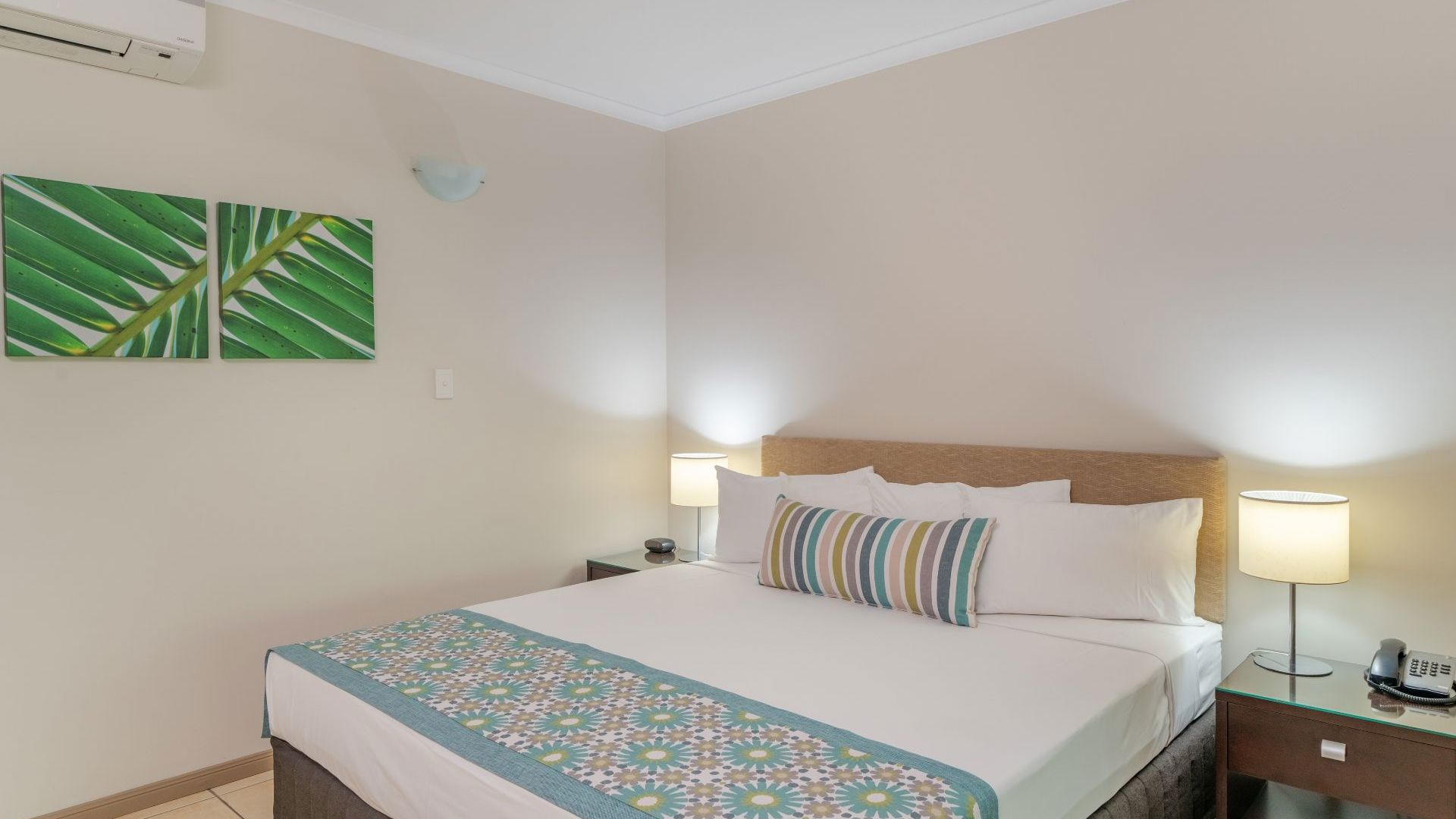 Regal Port Douglas 1 Bedroom Outdoor Jacuzzi Bed