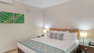 Regal Port Douglas 1 Bedroom Outdoor Jacuzzi Bed