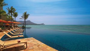 Sheraton Waikiki Beach Resort - Infinity Pool
