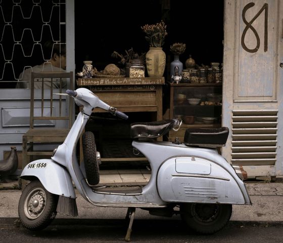 tao-xanh-kim-5oRaXQqV6CM-unsplash-vietnam-vespa-grey-urban-street.