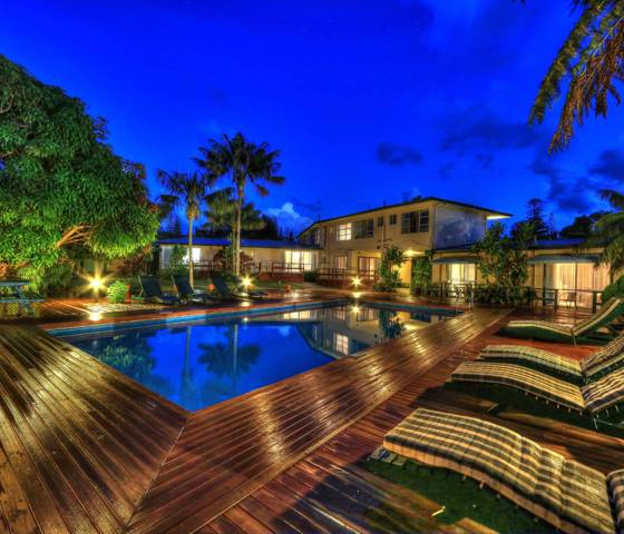 Paradise Hotel Pool