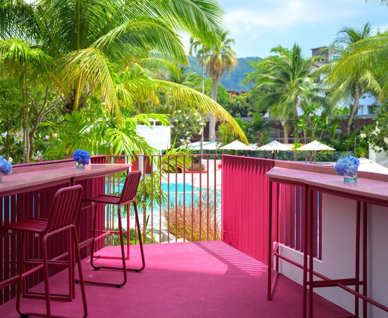 Centara Karon Resort - Pink Social