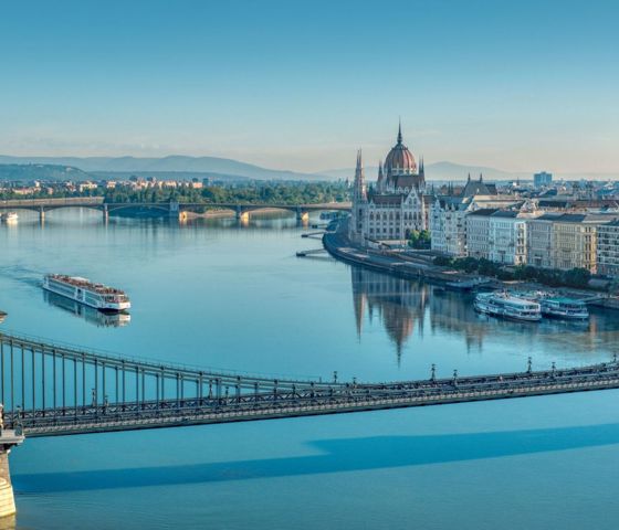 Longship Modi Cityscape Chain Bridge Budapest