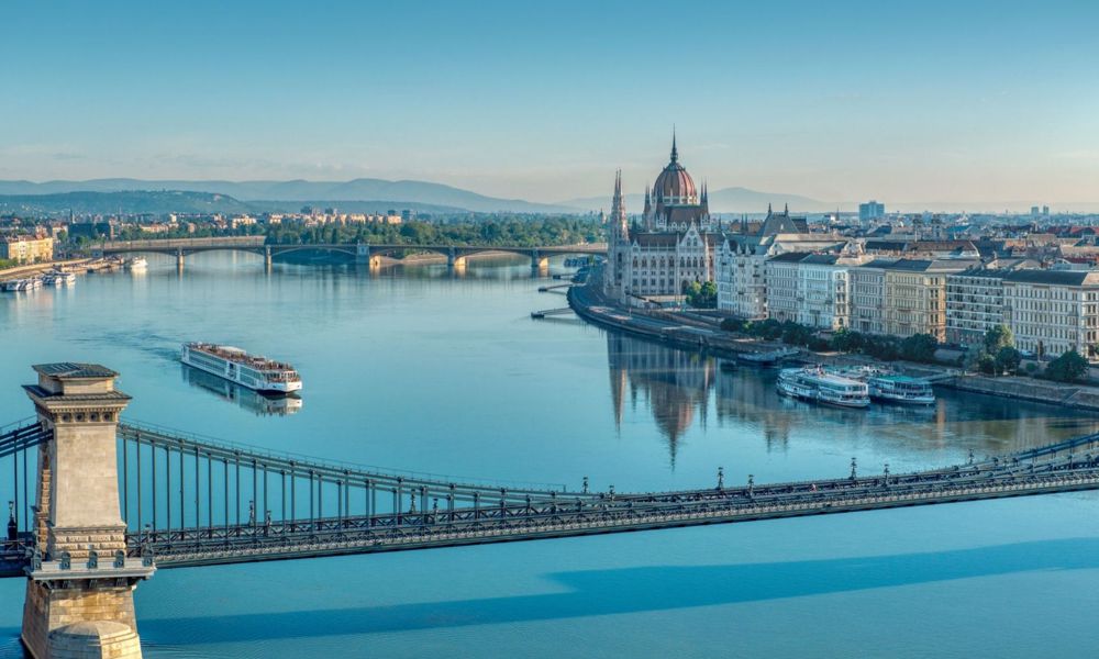Longship Modi Cityscape Chain Bridge Budapest