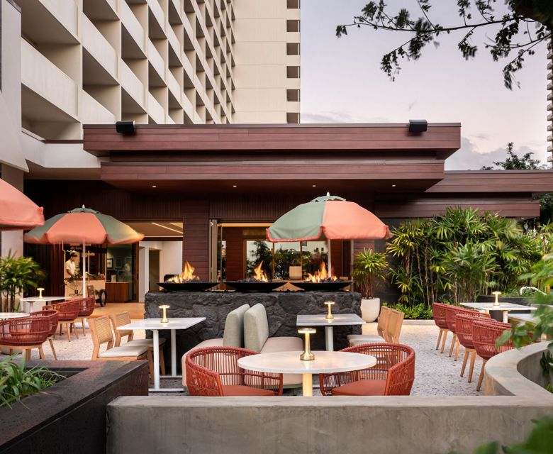 The Ambassador Hotel of Waikiki, Tapestry Collection by Hilton - Courtyard Cafe