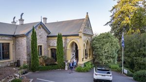 1069958 167 Mount Lofty House