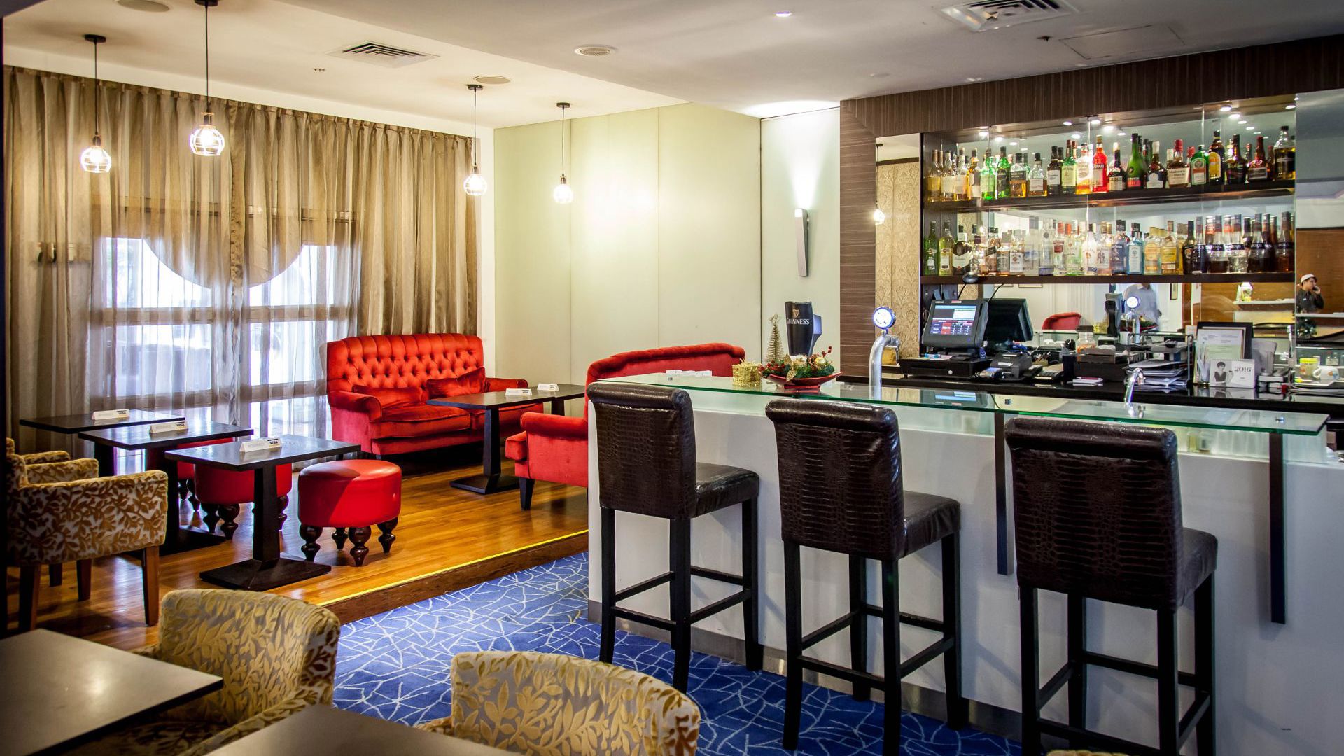 Village Hotel Albert - Lobby Bar