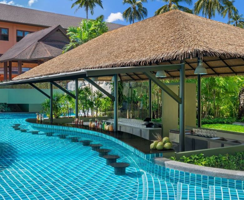 Courtyard by Marriott Phuket - Swim up pool bar