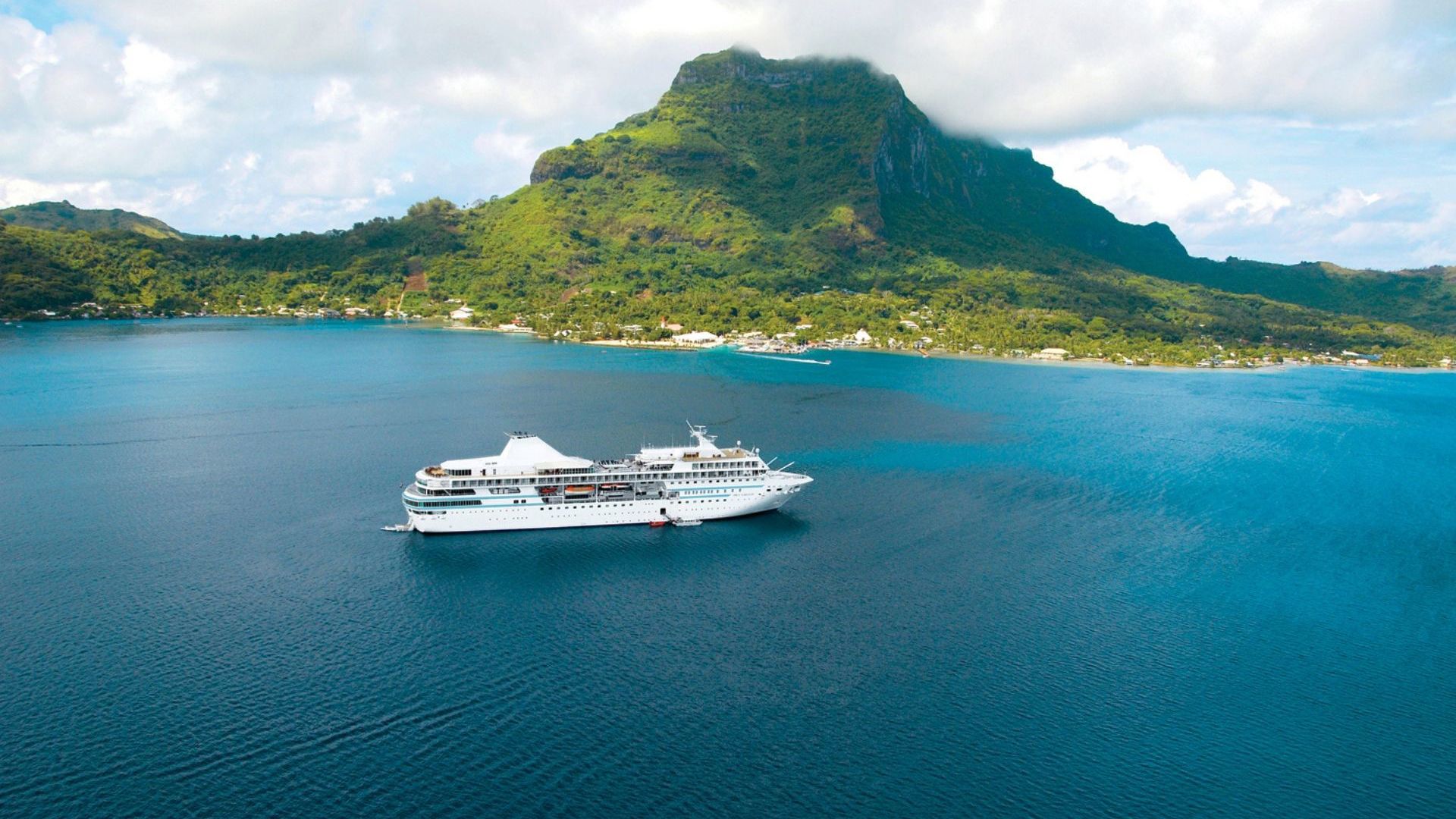Cruising South Pacific with Paul Gaugin
