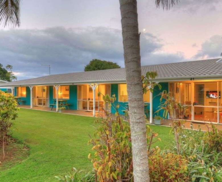 Aloha Apartments - Exterior