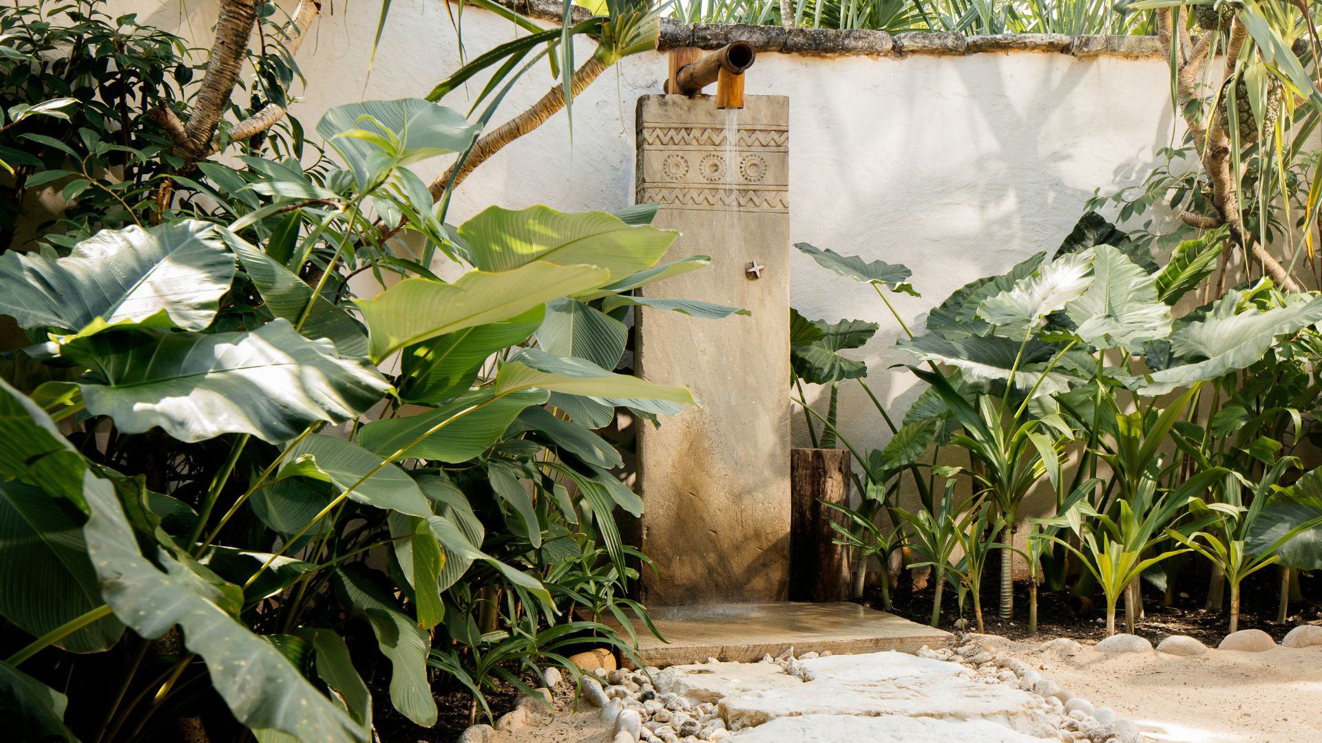 NIHI Sumba - Lantoro Outdoor Shower