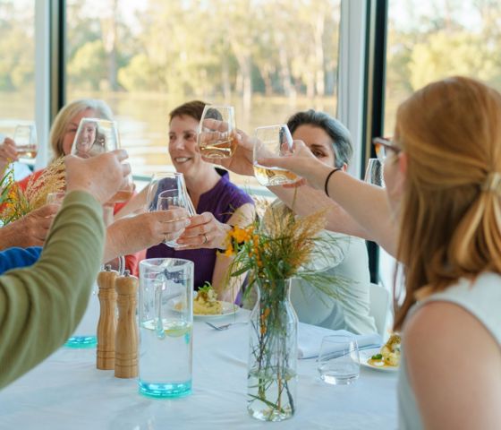 Houseboat Dining CR Murray River Trails
