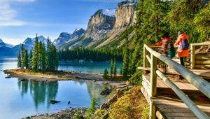 Globus Canada And Alaska Campaign Maligne Lake