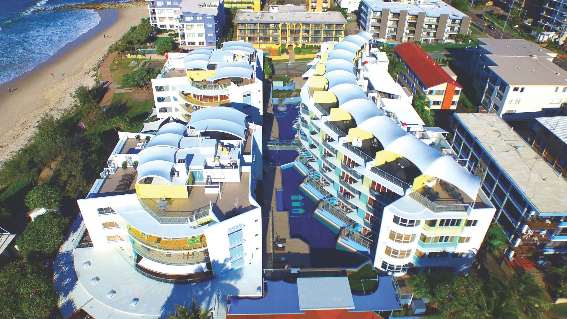 Rolling Surf Resort Exterior